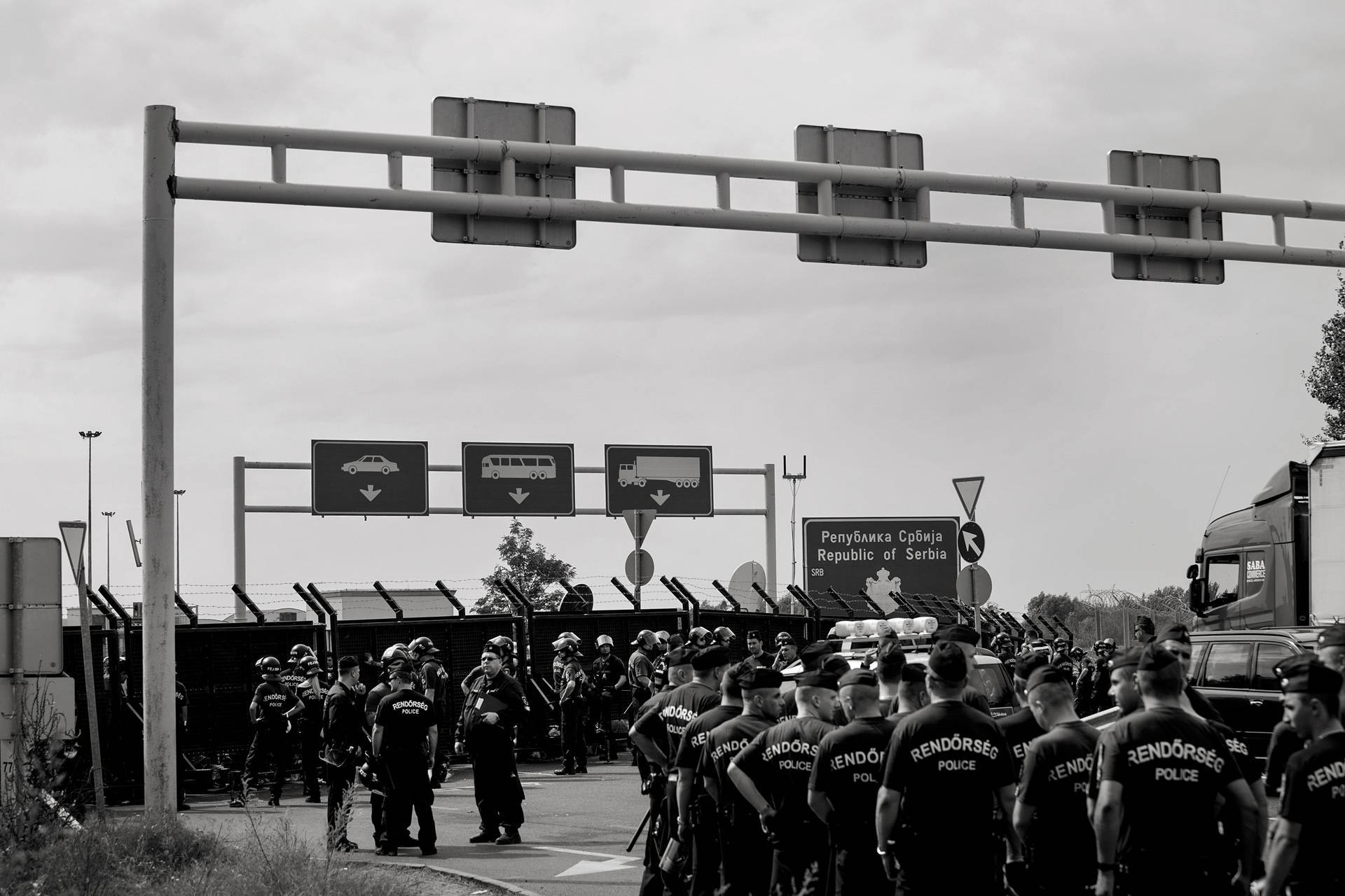  15. September 2015, Röszke, Ungarn. Ungarn riegelt den Grenzübergang Röszke-Horgos zu Serbien für 30 Tage ab.