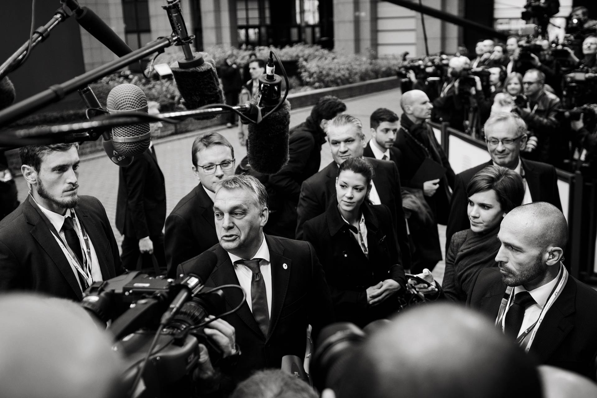 Victor Orbán, rechtspopulistischer Ministerpräsident Ungarns gibt Statements bei seiner Ankunft zum Jahresendtreffen des Europäischen Rates.